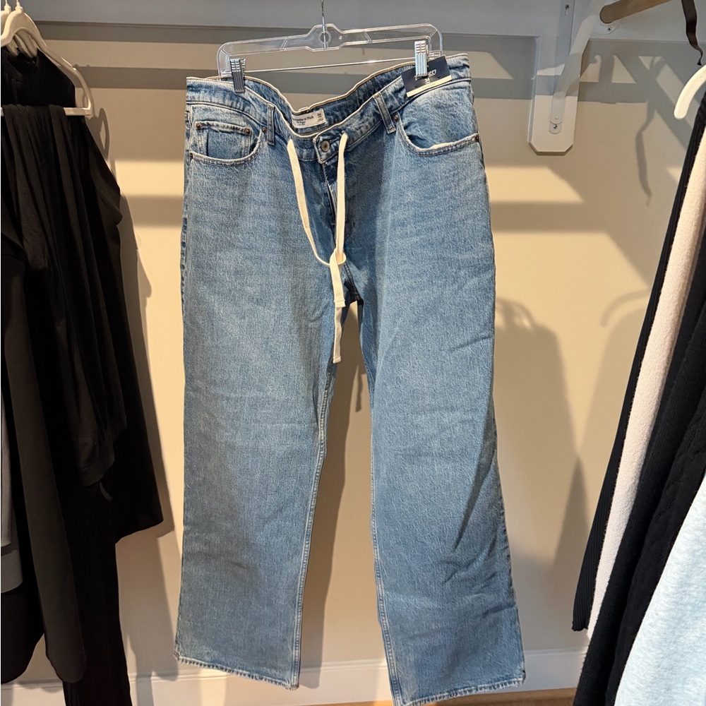 Abercrombie Women Baggy Jeans — 34 Long — NWT